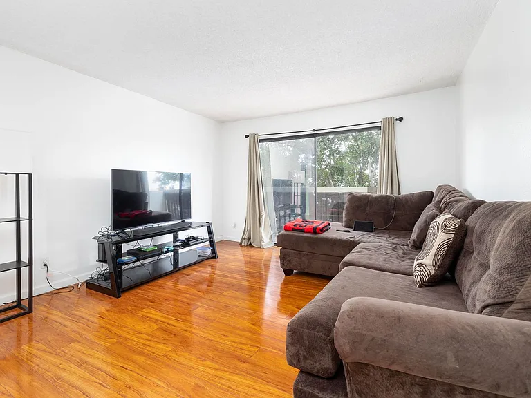 178 4th Ave #11 — Photo 10