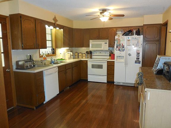 3rd image of 1031 Lakeview St