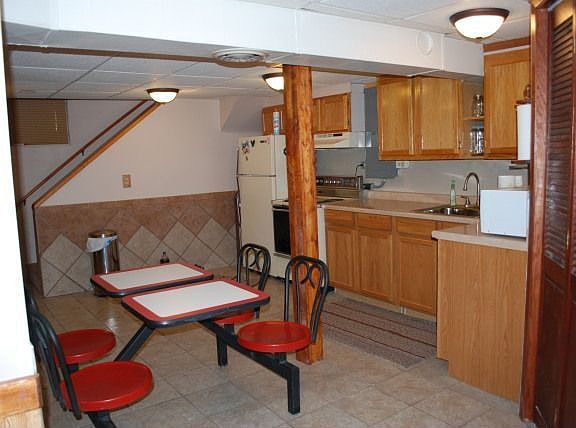 5th image of 524 Morton St