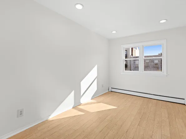 95a Ferry Street image 10 of 13