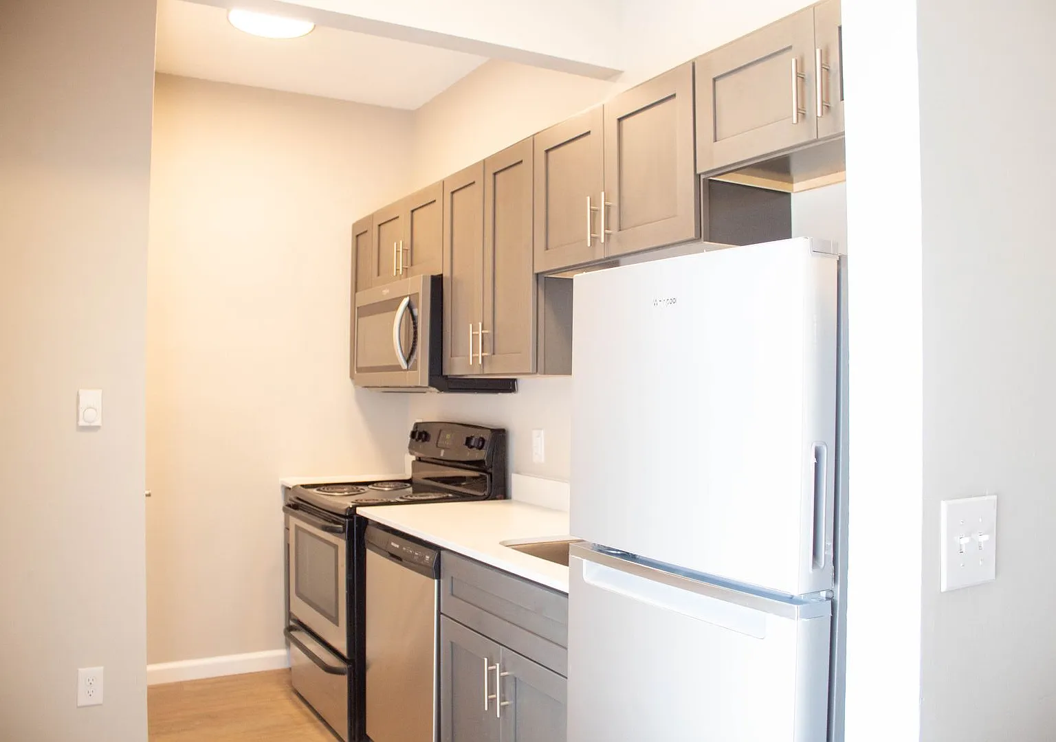 103 E Chalmers — Photo 3