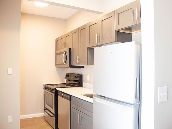 3rd image of 103 E Chalmers St #6094e0c31