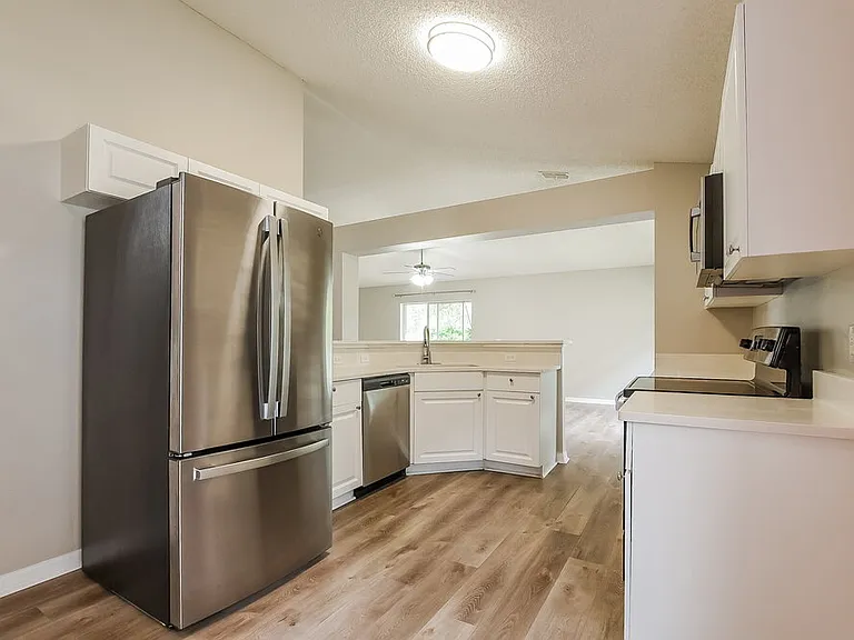 932 Vanderbilt Dr — Photo 7
