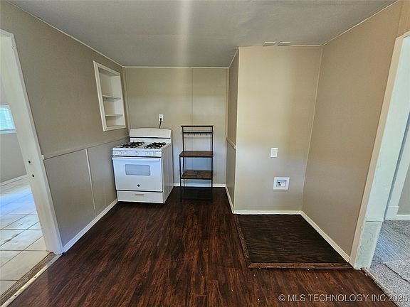 5th image of 1412 E University Ave
