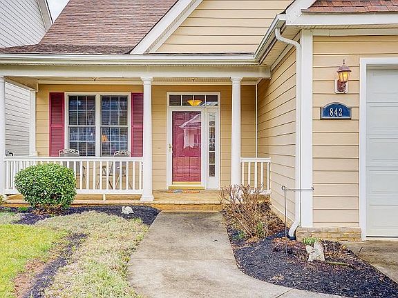 3rd image of 842 Sumpter Pl