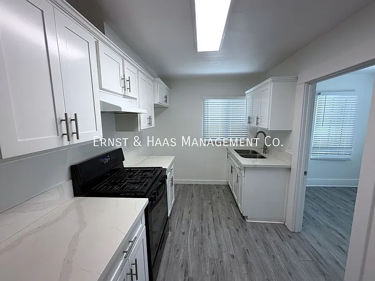 1145 Freeman Ave #A — Photo 8