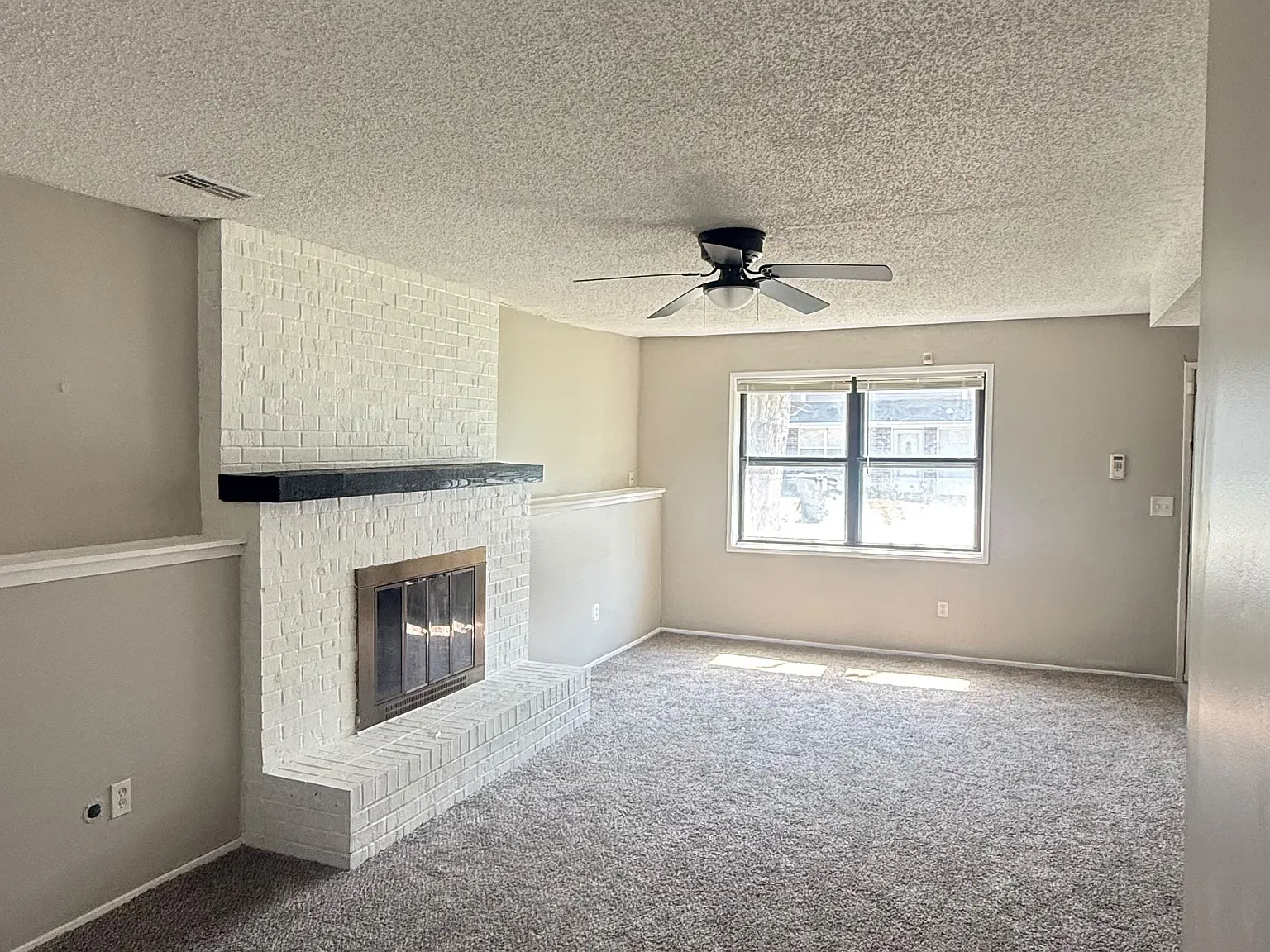 3 bed, 1954 sqft, $1,600 — Photo 3