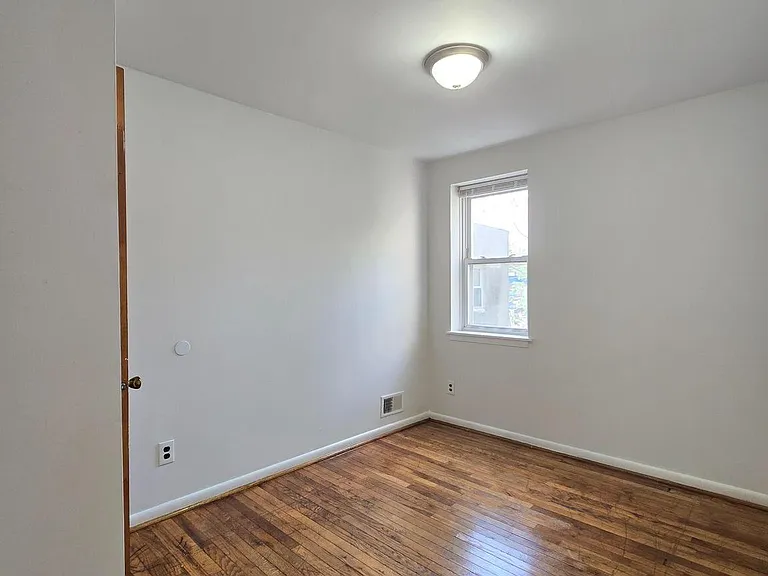 1351 Christian St — Photo 8