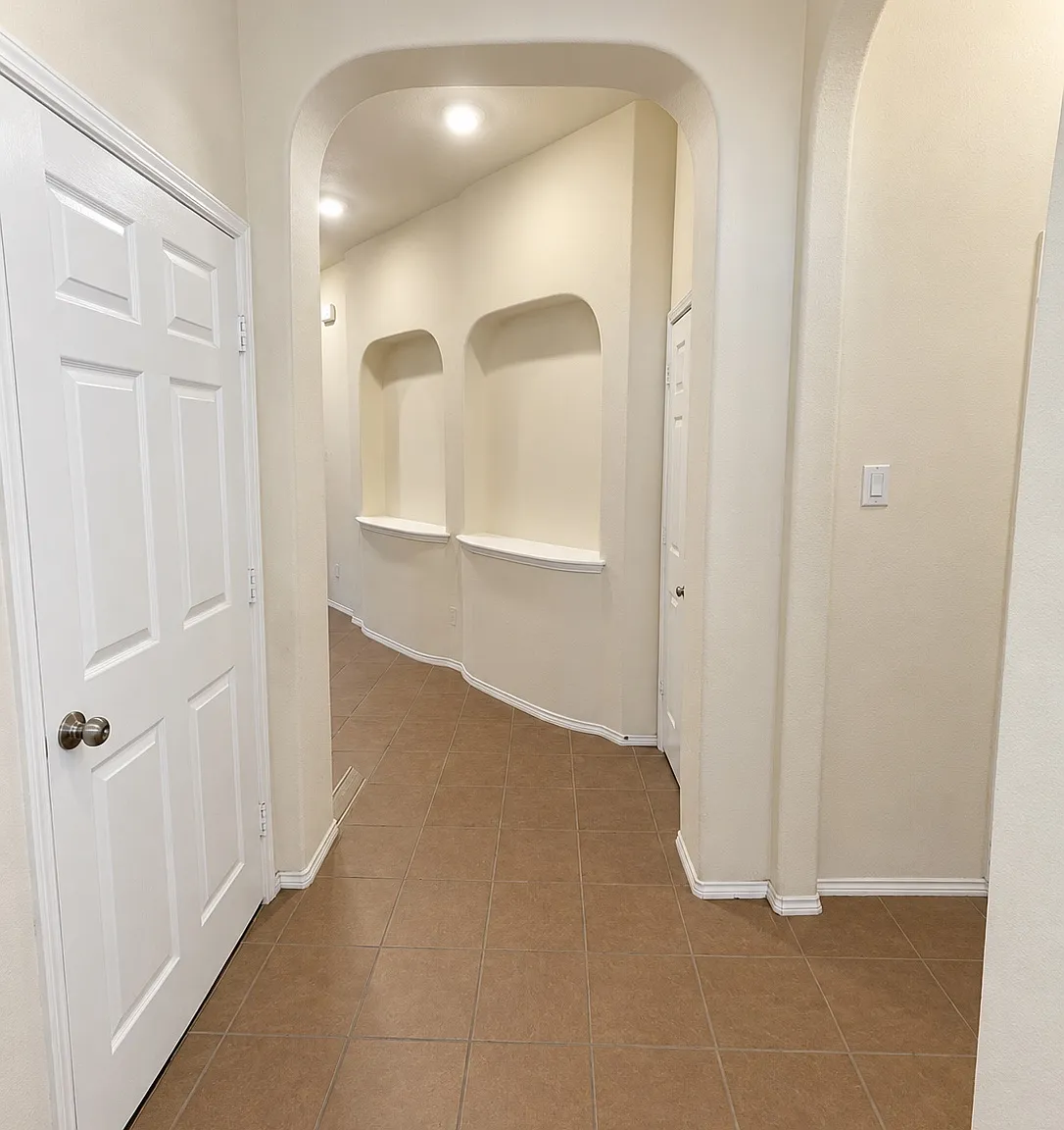 3 bed, 1812 sqft, $2,100 — Photo 2
