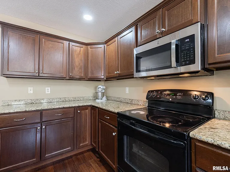 10009 N Brompton Ct — Photo 6