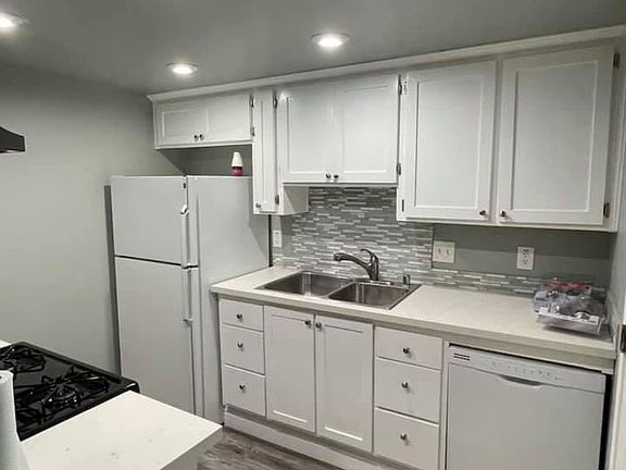 3rd image of 805 California St #805