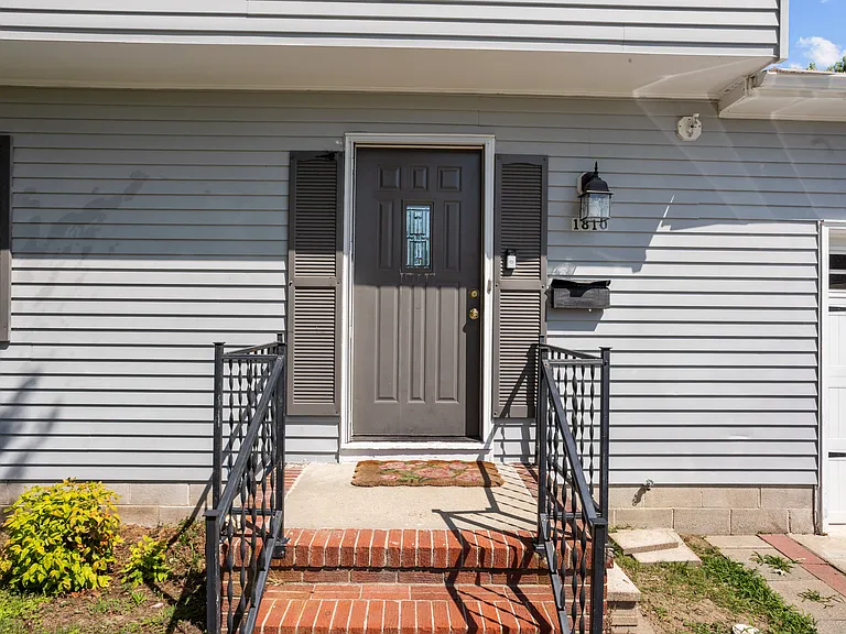 1810 Mehrens Ct — Photo 4