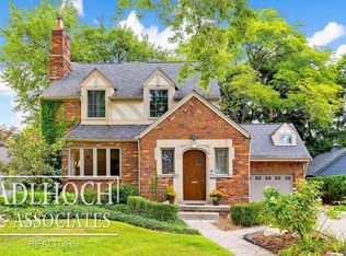 130 Hall Pl, Grosse Pointe Farms, MI 48236