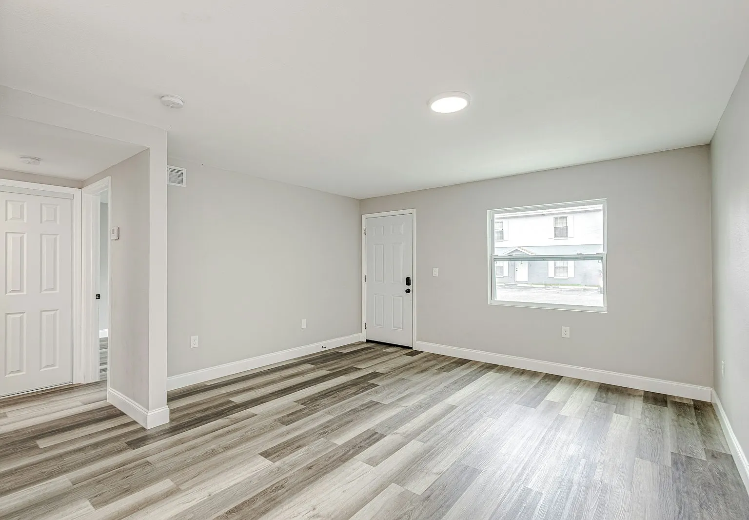 8725 North 50th Street, Unit D — Photo 4