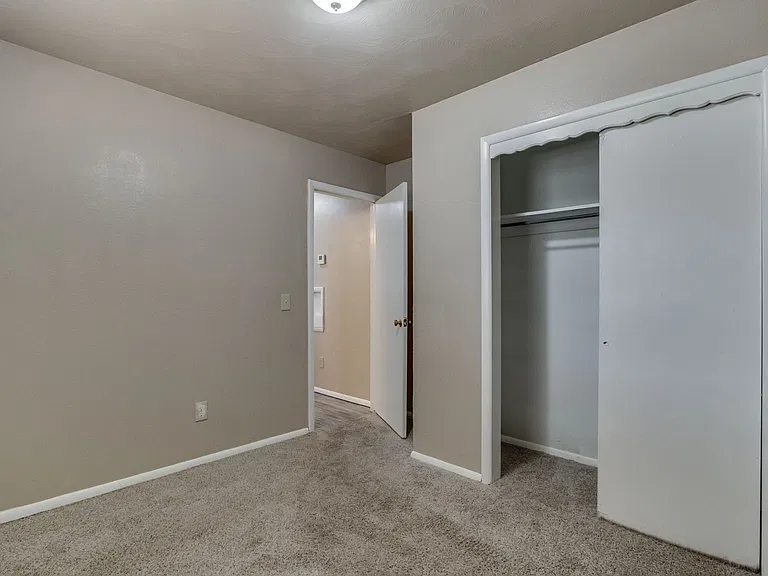 3005 SW 52nd Pl — Photo 25