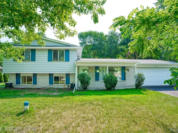 4069 Village Sq, Brighton, MI 48114