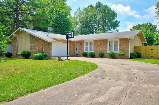 1st image of 2704 Highland Cir