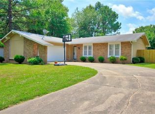 2704 Highland Cir, Rogers, AR 72756