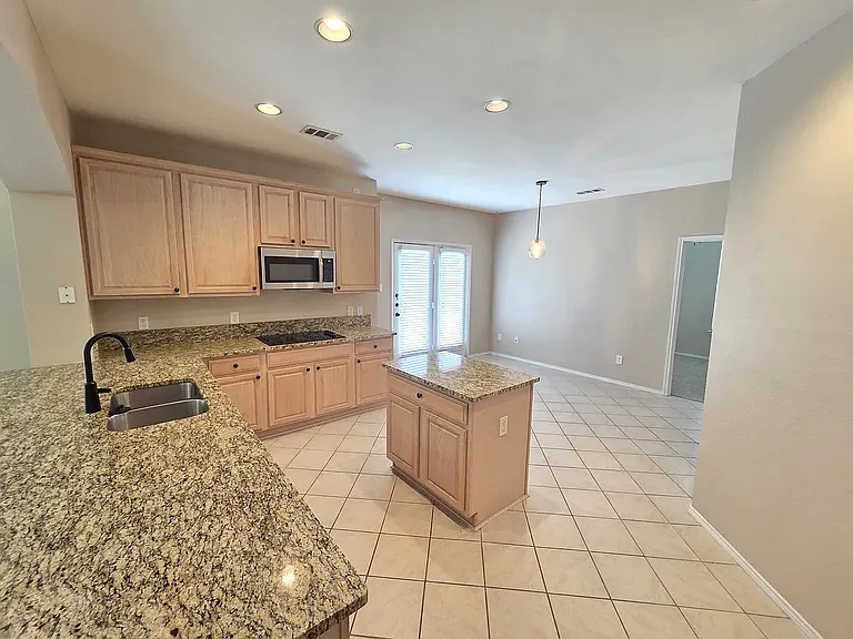 625 Manchester Dr — Photo 13