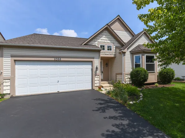 2366 Nantucket Ln, Elgin, IL 60123
