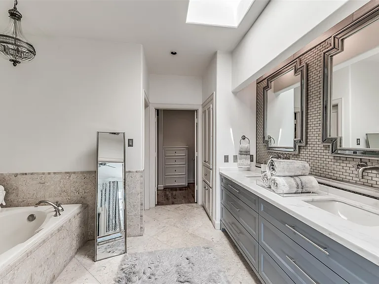 2108 Driscoll St — Photo 41