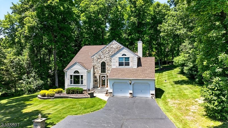 1st image of 19 Colonial Cir
