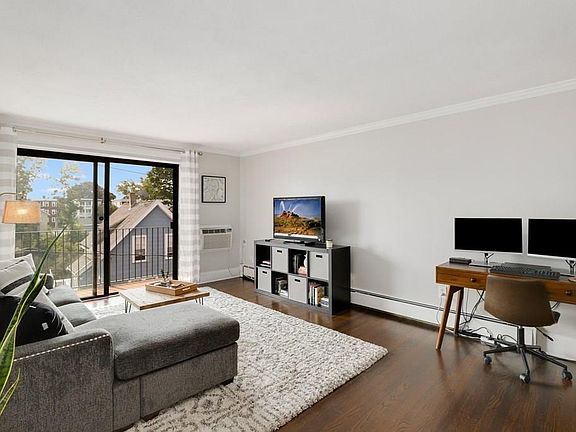 2nd image of 10 Coffey St APT 30