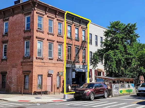 104 Roebling St, Brooklyn, NY 11211