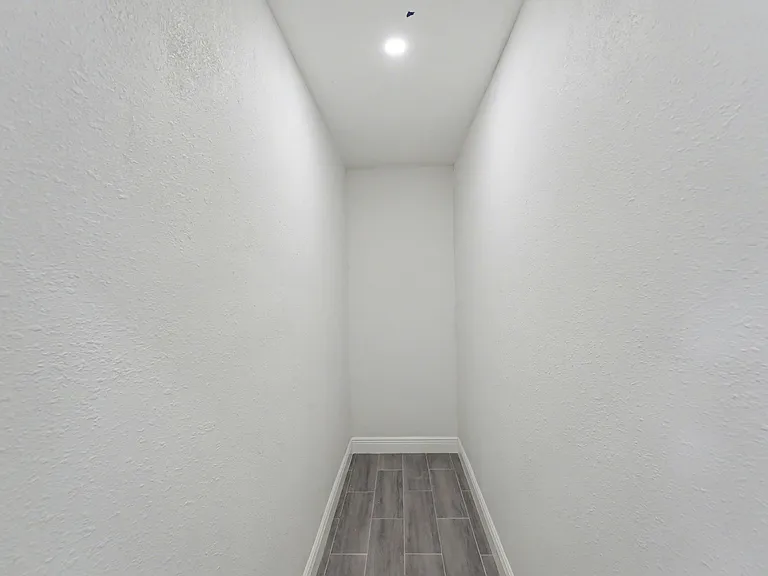 318 Bath St — Photo 16