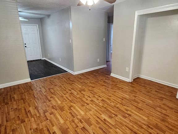 2nd image of 904 Sherris Ln