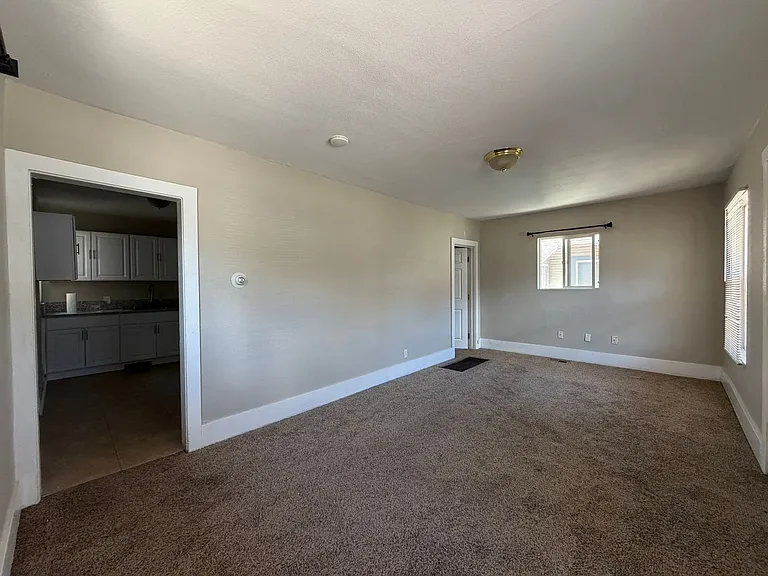404 E Kiowa St — Photo 2