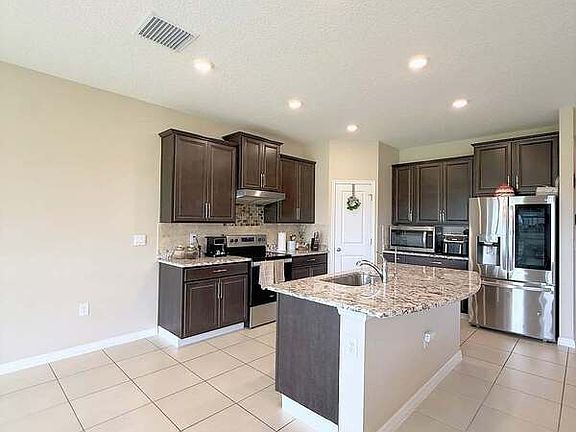 5th image of 13781 Wineberry Dr