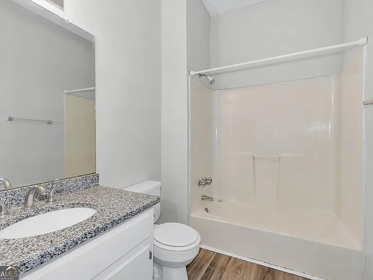 211 Broad St — Photo 12