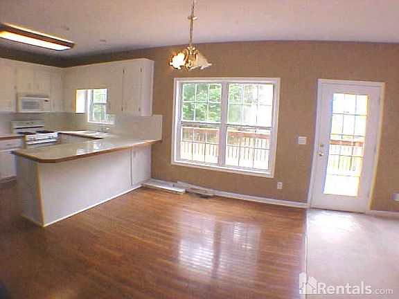 3rd image of 2057 Township Dr