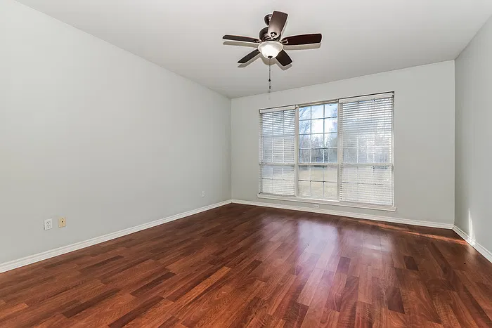 3 bed, 2.0 bath, 1716 sqft, $1,875 — Photo 3