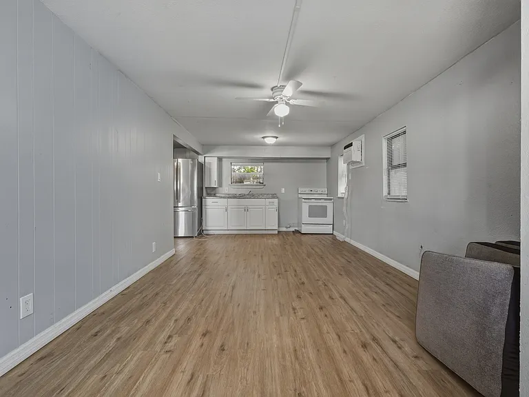 1105 S Prospect Ave — Photo 14