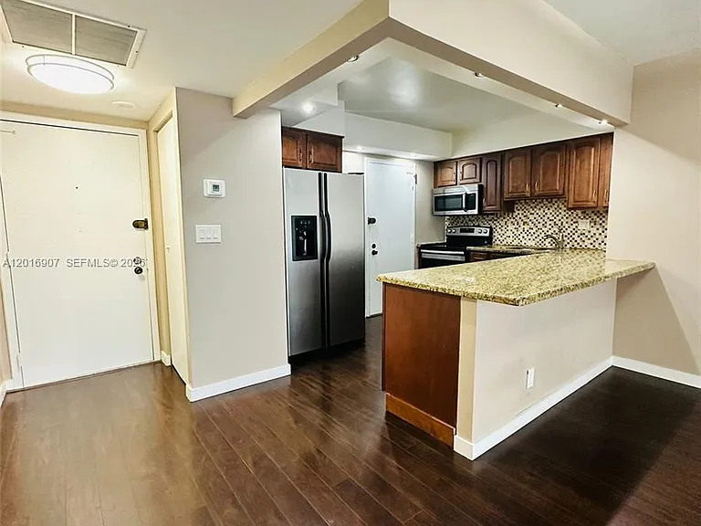 600 Three Islands Blvd #304 — Photo 2