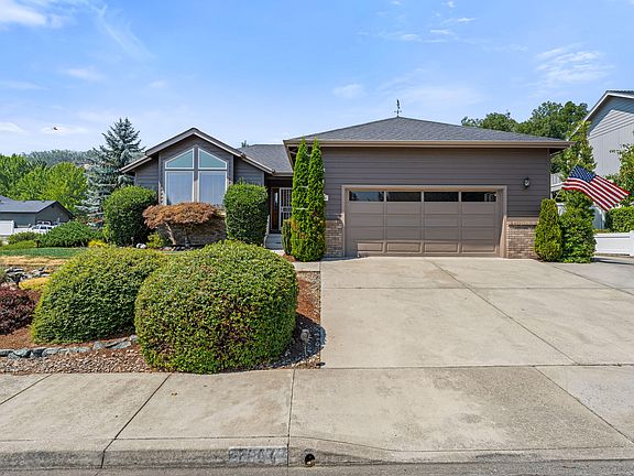 2nd image of 2004 NW Sarum Cir