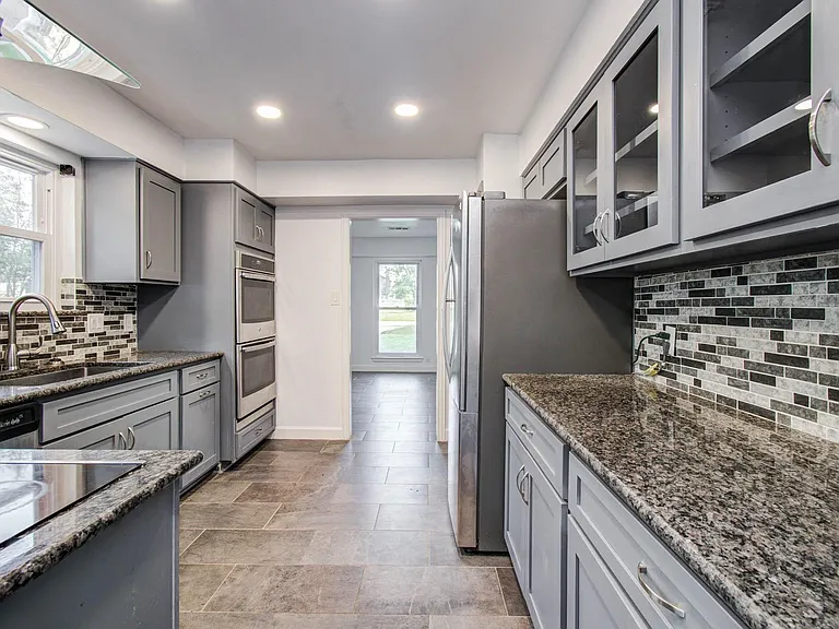 674 Ravensworth Dr — Photo 10