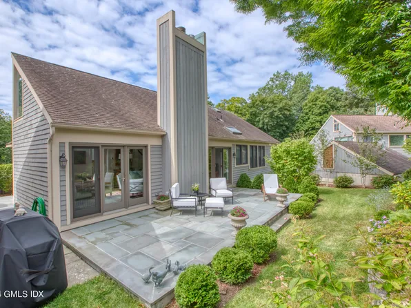 523 W Lyon Farm Dr, Greenwich, CT 06831