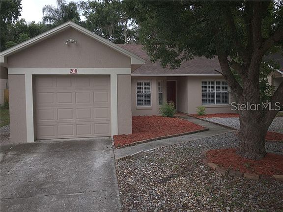 3rd image of 208 Kelly Cir