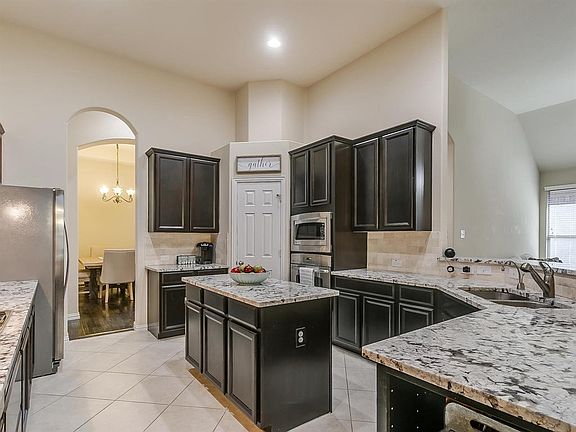 5th image of 1645 Bradford Grove Trl