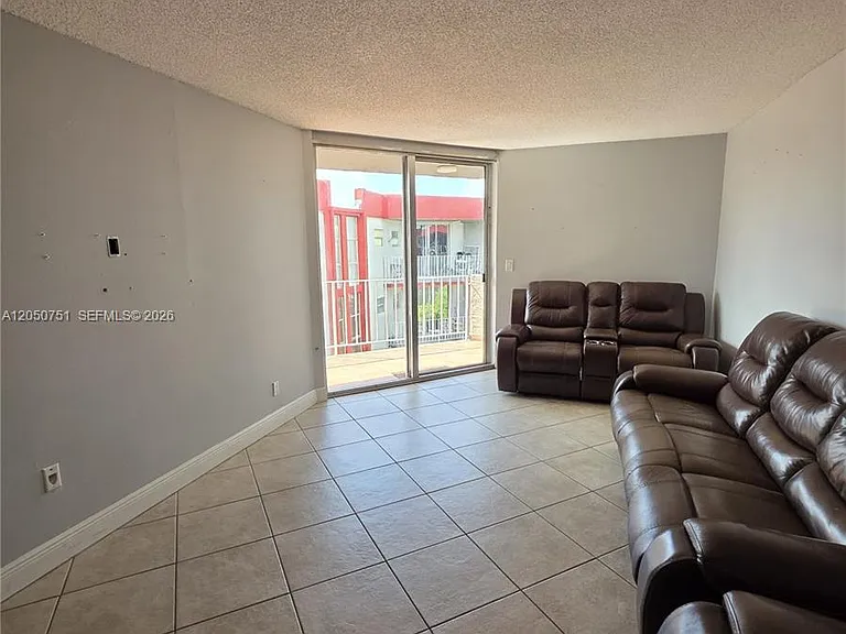 1750 W 46th St #520 — Photo 4