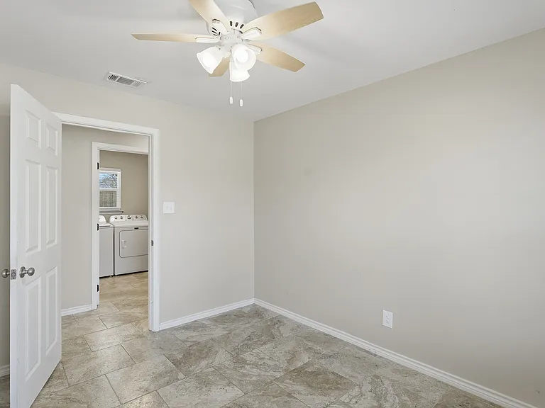 1409 Highland Dr — Photo 24