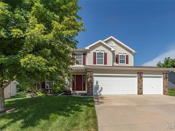 160 Riverdale Woods Cir, Saint Paul, MO 63366