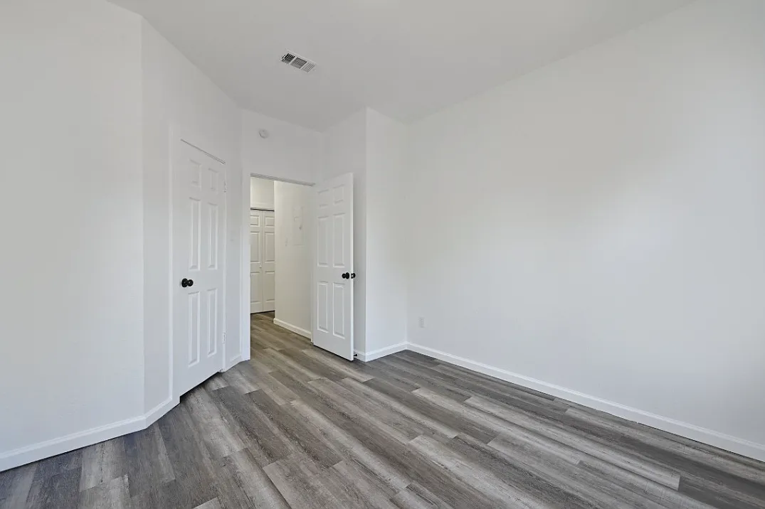 2 bed, 1000 sqft, $1,295 — Photo 3