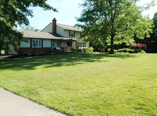 8912 Mountain View Dr, Mentor, OH 44060