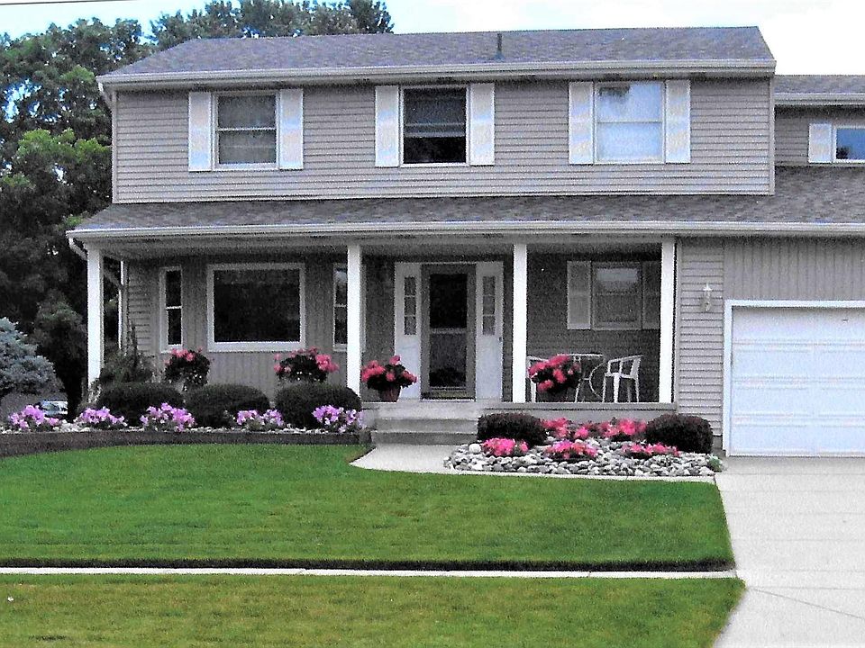 1st image of 909 Alexandria Dr
