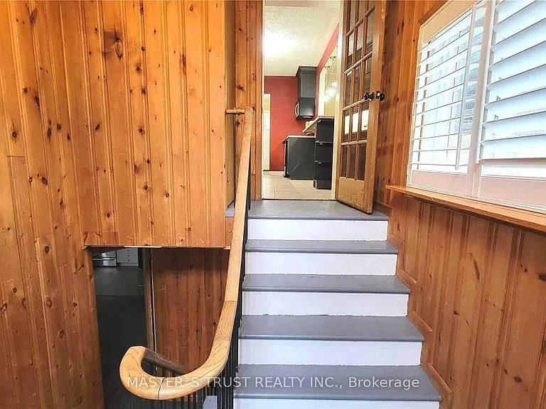 86 Rockport Cres #MAIN FL — Photo 2