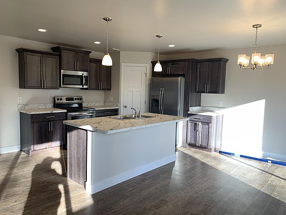 3rd image of 1010 Yellowstone Ave #2